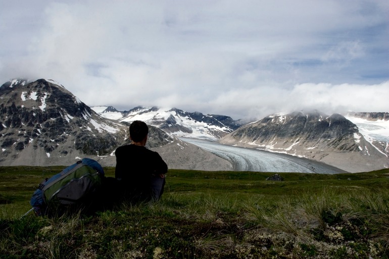 author sizing up the scene